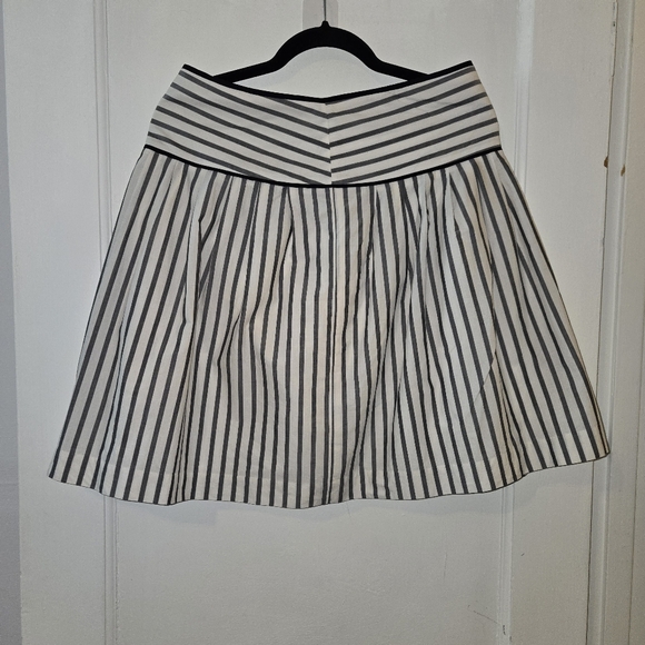 Ann Taylor Striped Pleated A-Line Mini Skirt - Size 6 - Nautical - Picture 2 of 11
